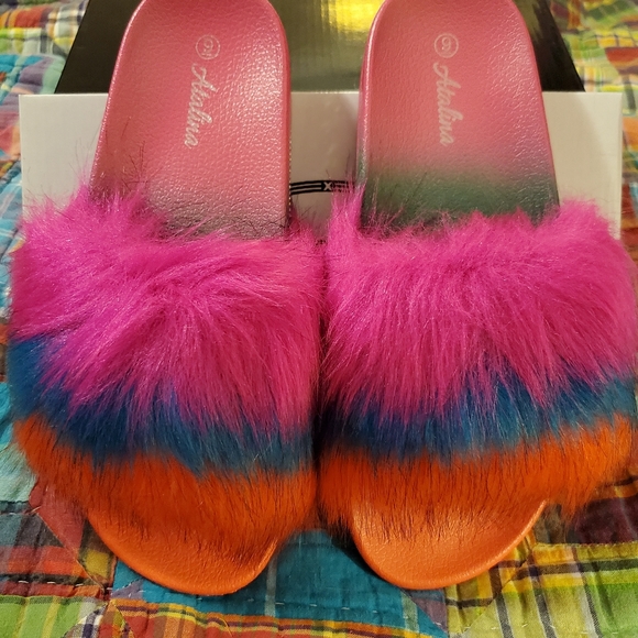 🌈 Fun furry slide sandals 🌈 - Picture 2 of 3